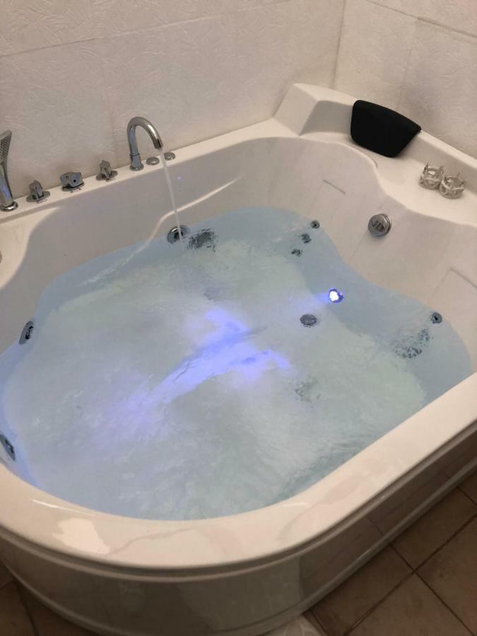 Corte Bianca 莫诺波利 外观 照片